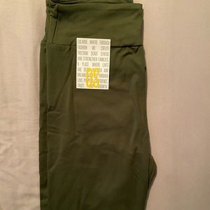 LuLaRoe OS Solid Olive Leggings. NWT